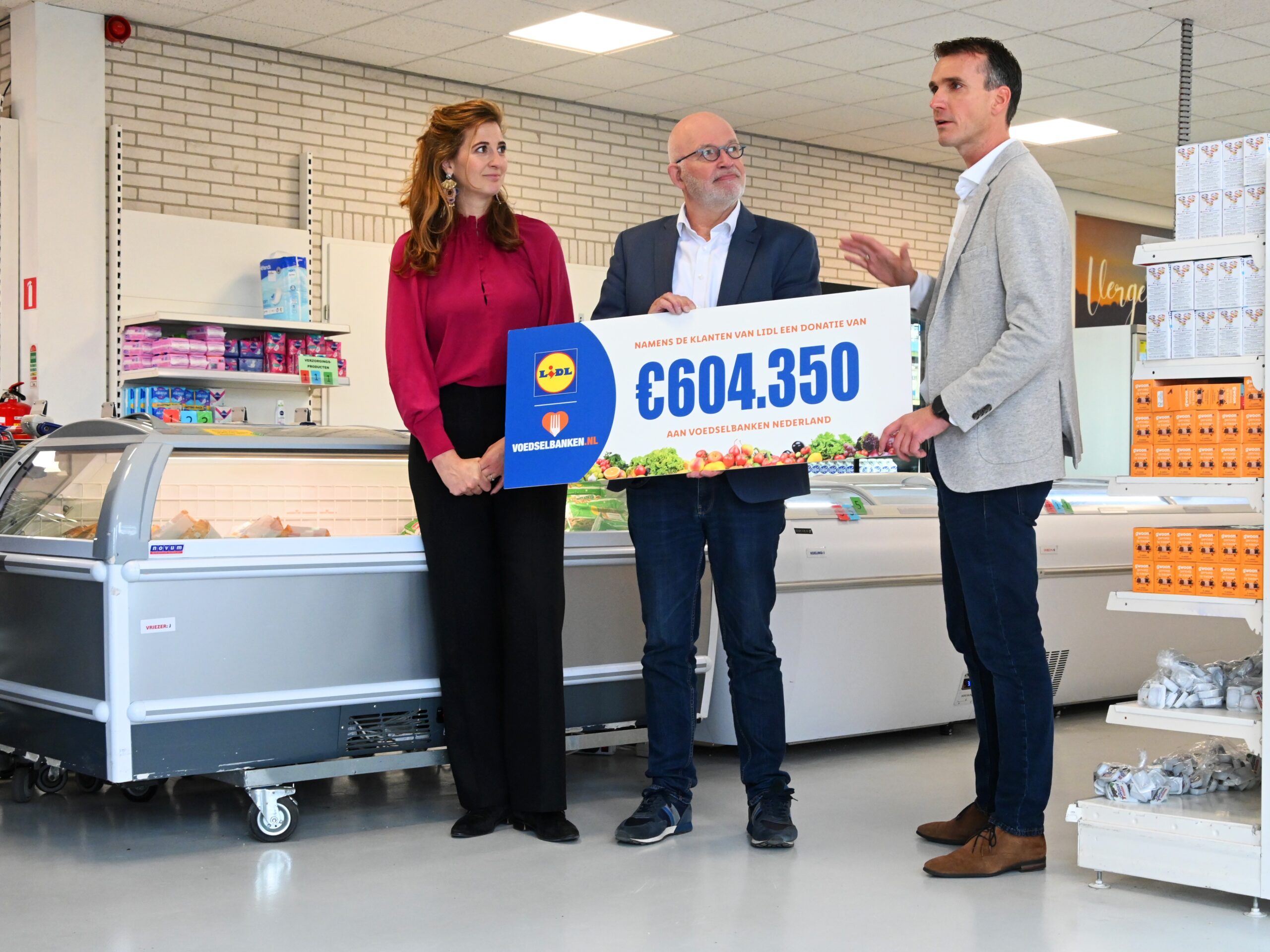 Klanten Lidl doneren €604.350 statiegeld aan Voedselbanken Nederland