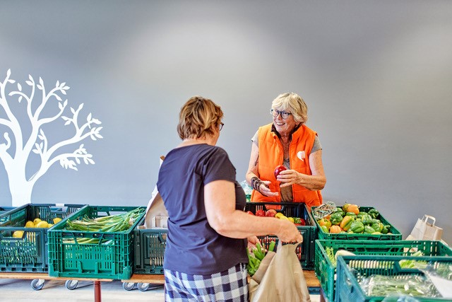 Voedselbank uitgifte groenten